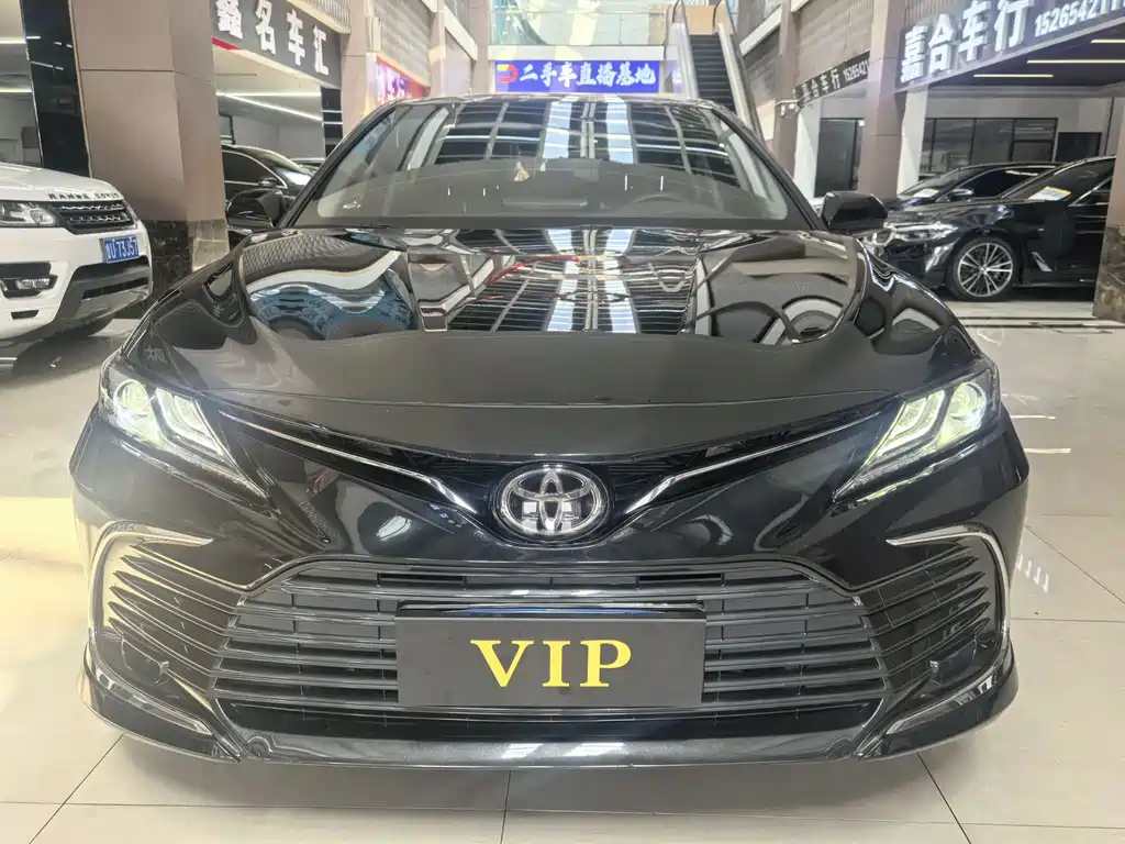 Toyota Camry 2022 — фото 2