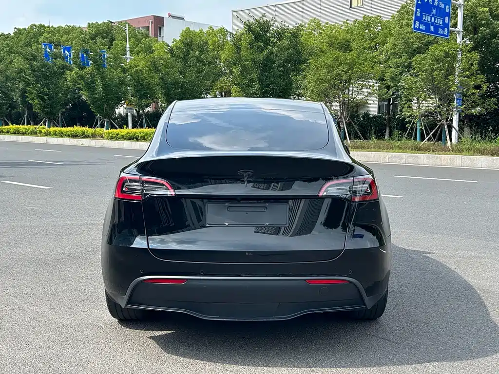 Tesla Model Y 2022 — фото 9