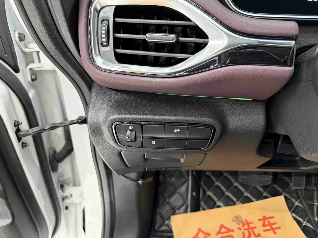 GAC Motor Trumpchi M6 2022 — фото 9
