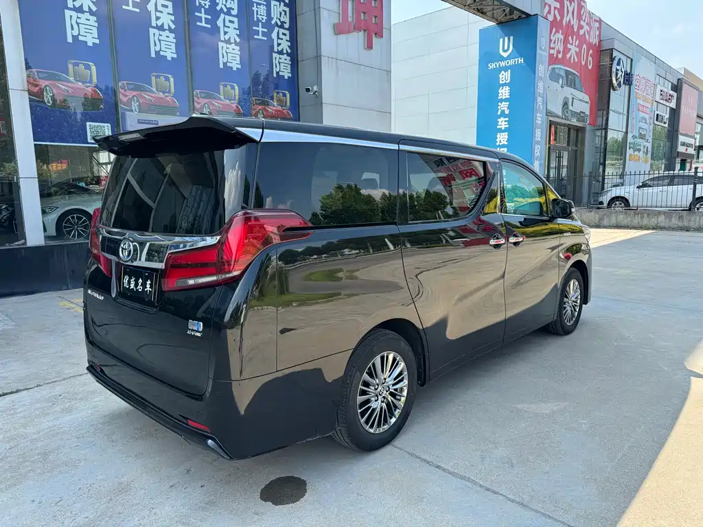 Toyota Alphard 2022 — фото 14