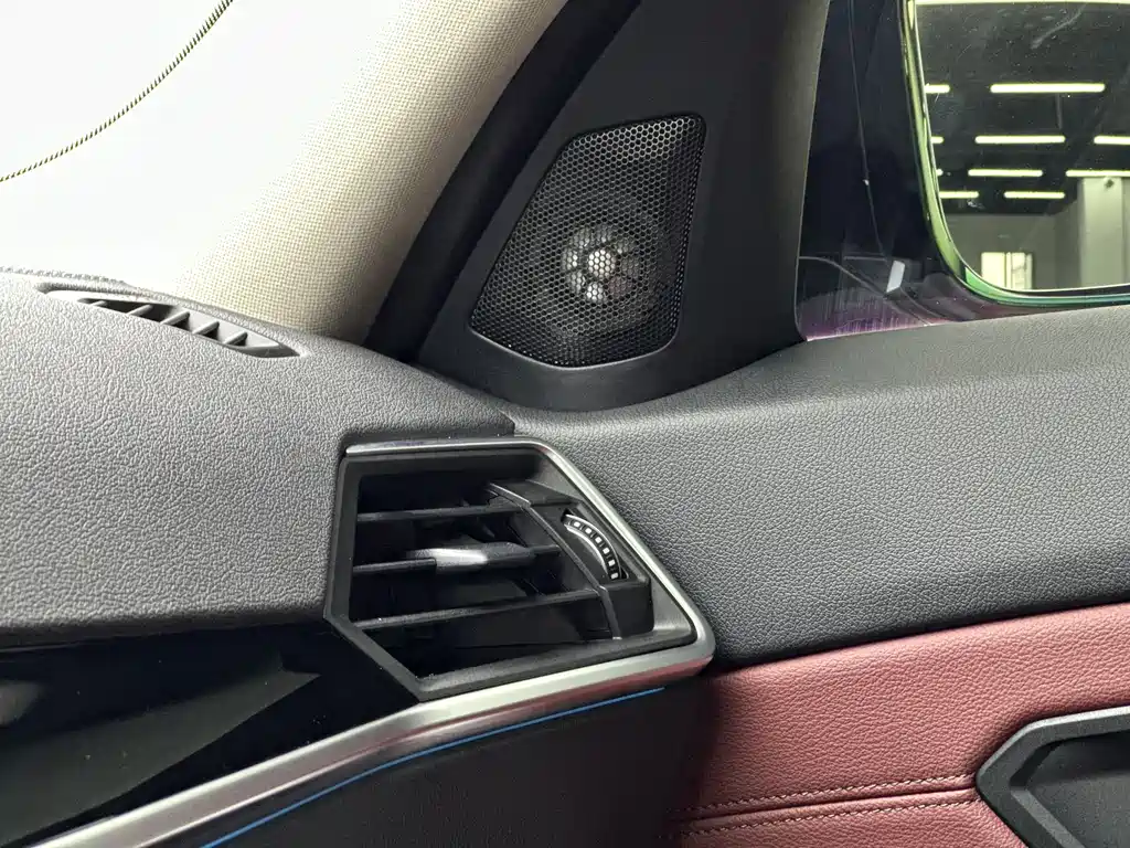 BMW 3 Series 2023 — фото 12