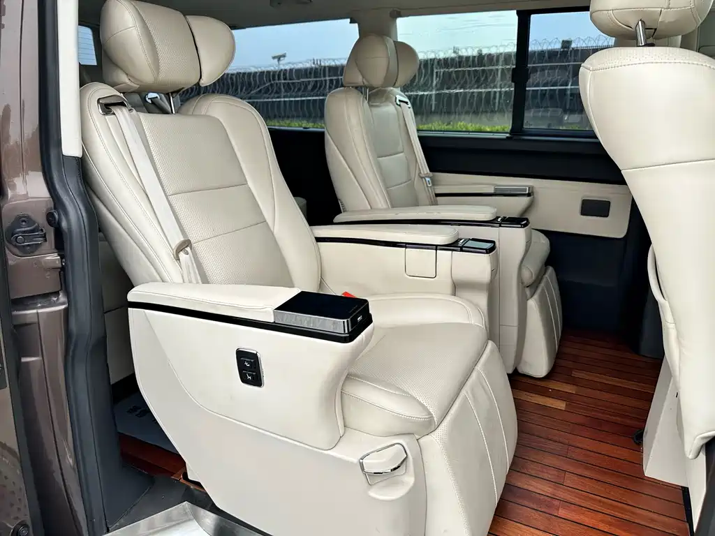 Volkswagen Caravelle 2015 — фото 11