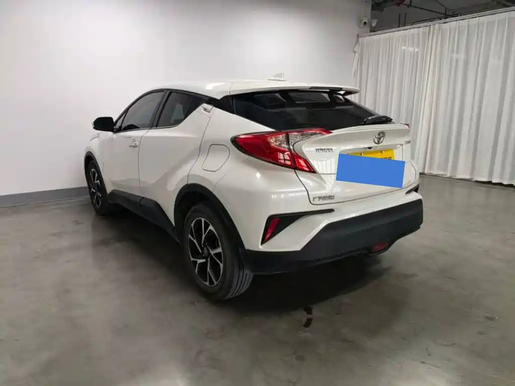 Toyota C-HR 2021 — фото 2