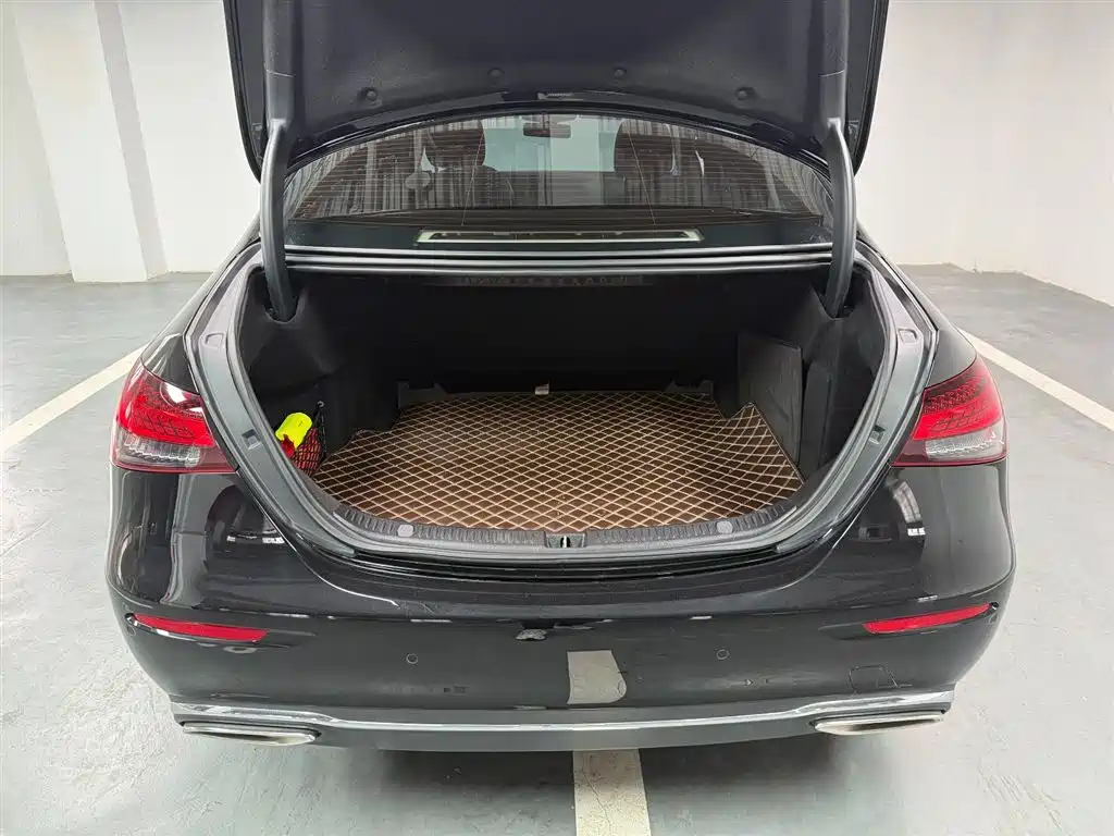 Mercedes-Benz E-Class 2023 — фото 19