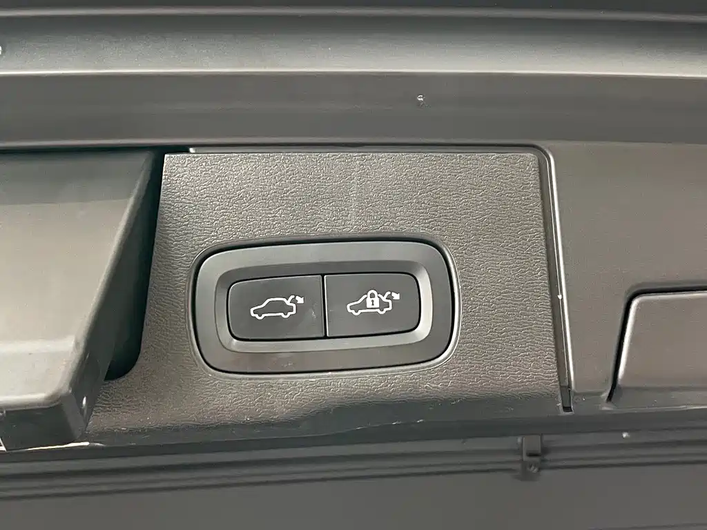 Volvo XC60 2022 — фото 25