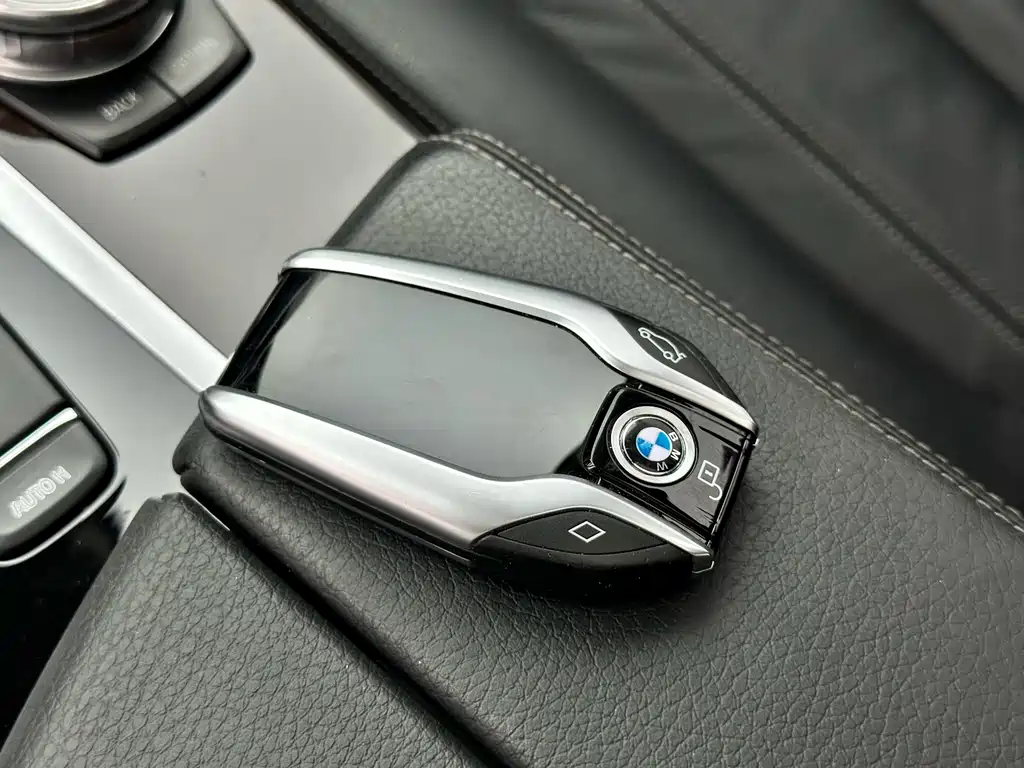 BMW 5 Series 2018 — фото 18