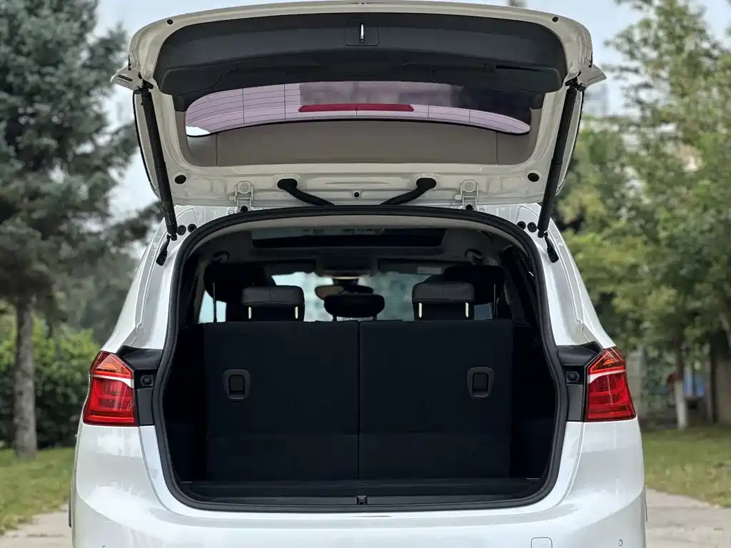 BMW 2 Series Wagon 2017 — фото 12