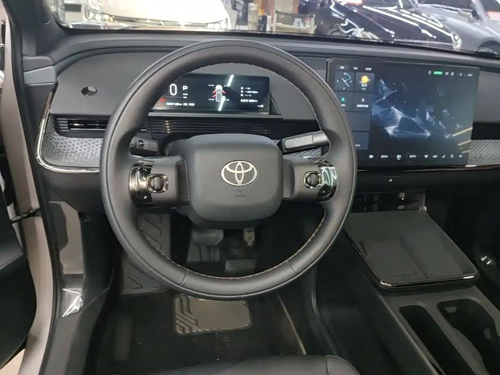 Toyota bZ3X 2025 — фото 11