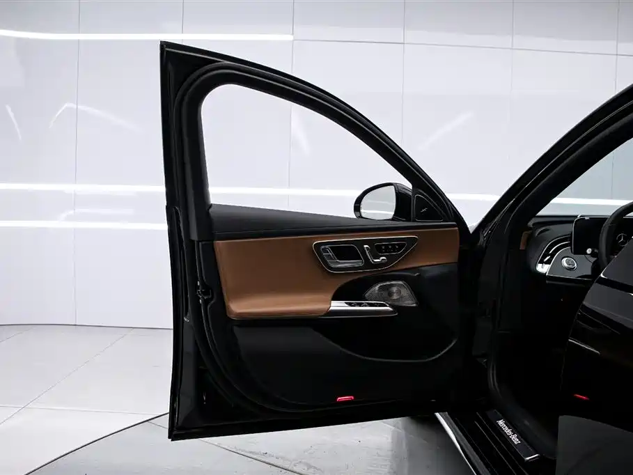Mercedes-Benz E-Class 2024 — фото 11