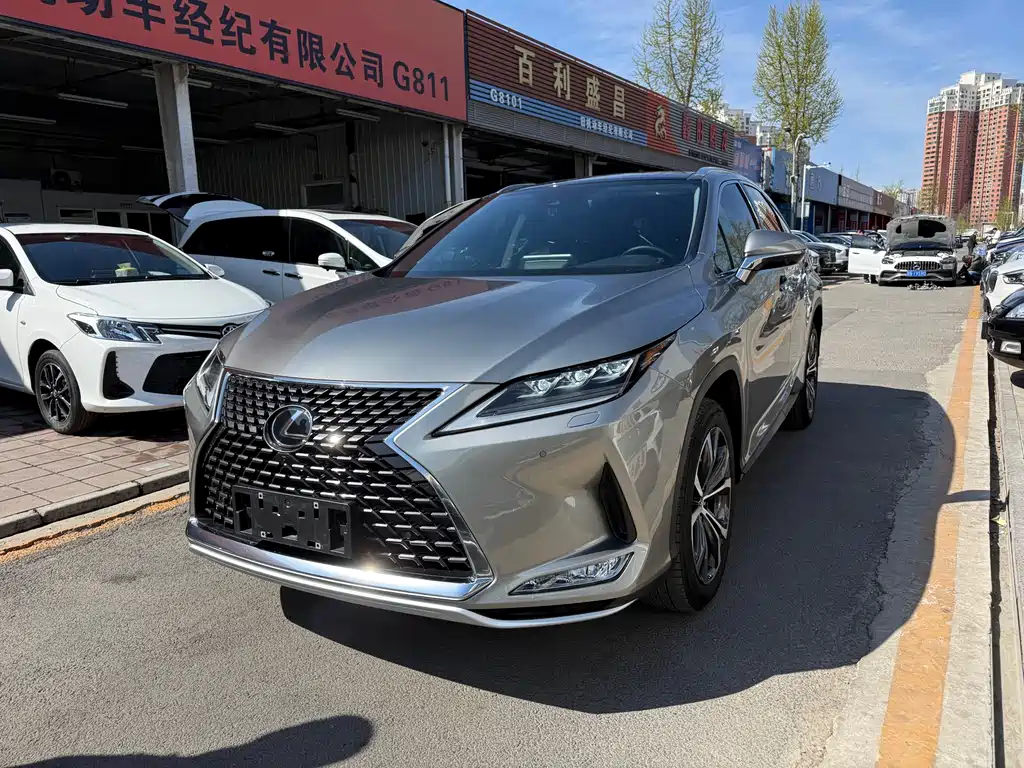 Lexus RX 2022 — фото 1