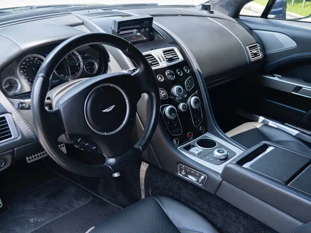 Aston Martin Rapide 2017 — фото 9