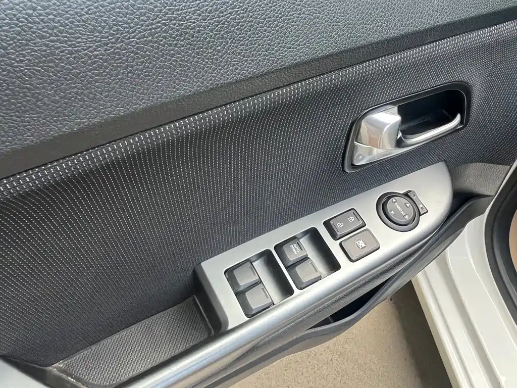 Kia K2 2015