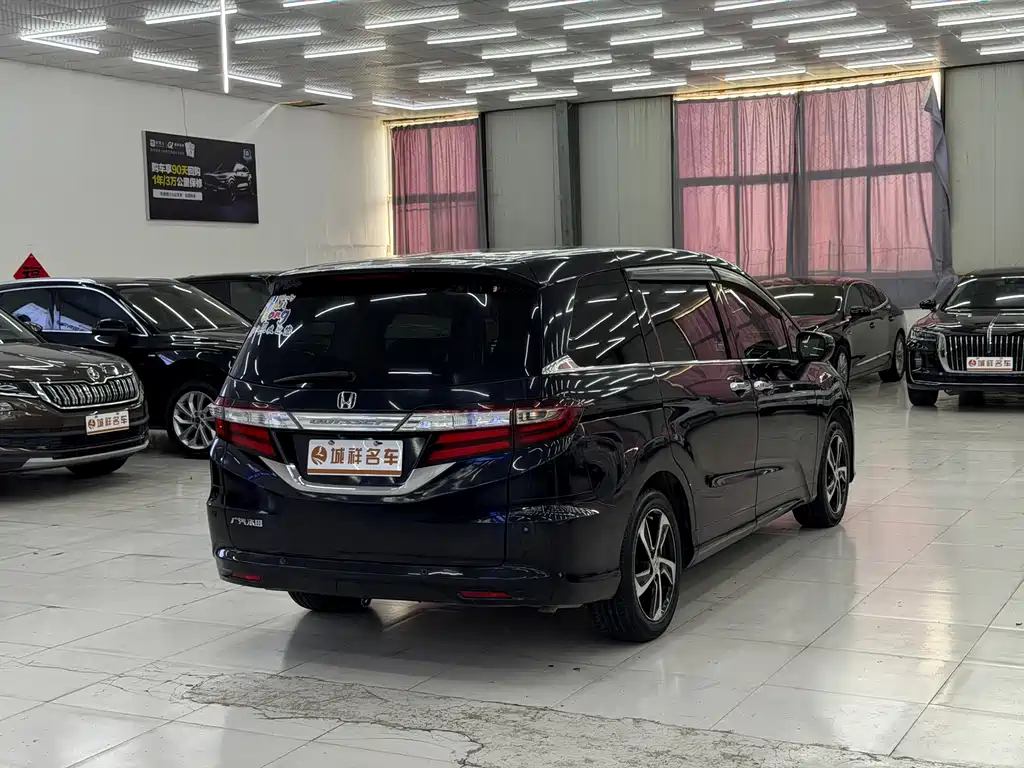 Honda Odyssey 2015 — фото 10