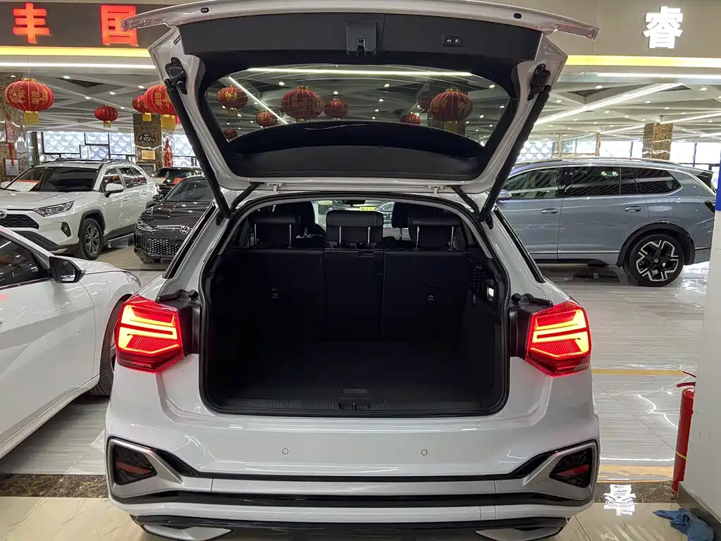 Audi Q2L 2022 — фото 10
