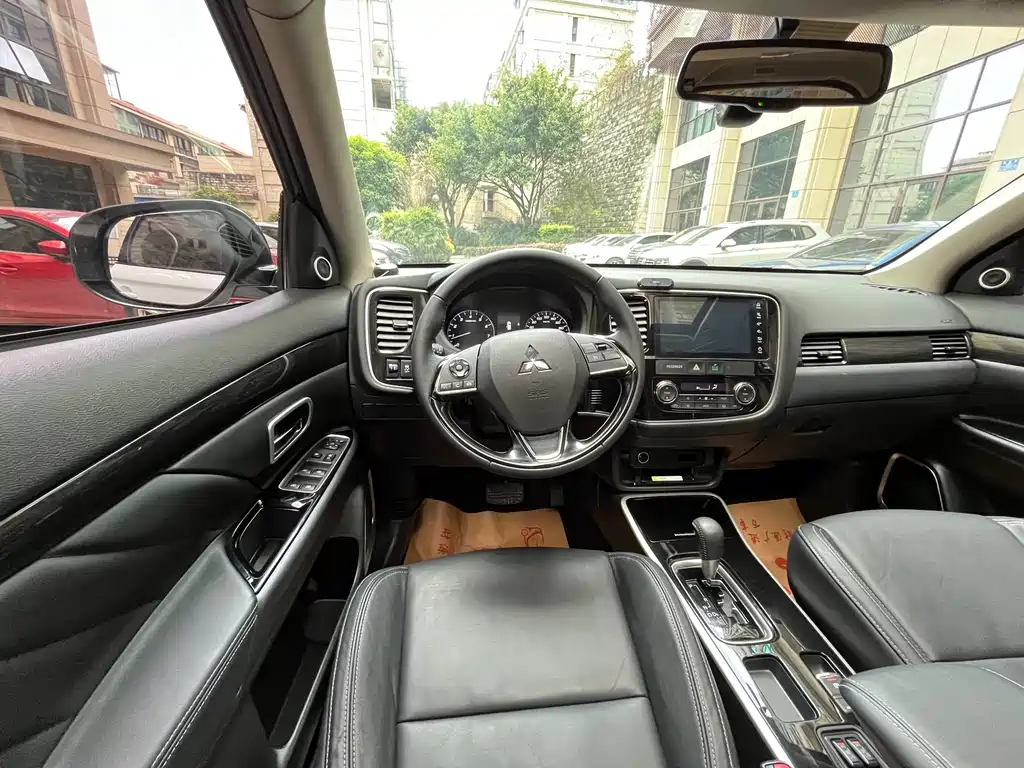 Mitsubishi Outlander 2019 — фото 10