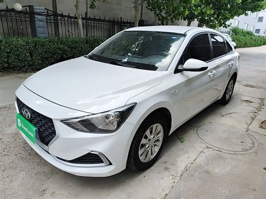 Hyundai Elantra 2021 — фото 1