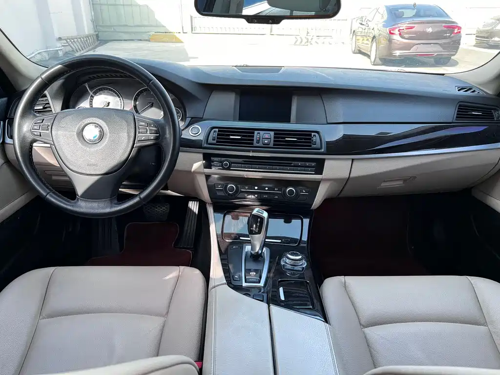 BMW 5 Series 2012 — фото 11