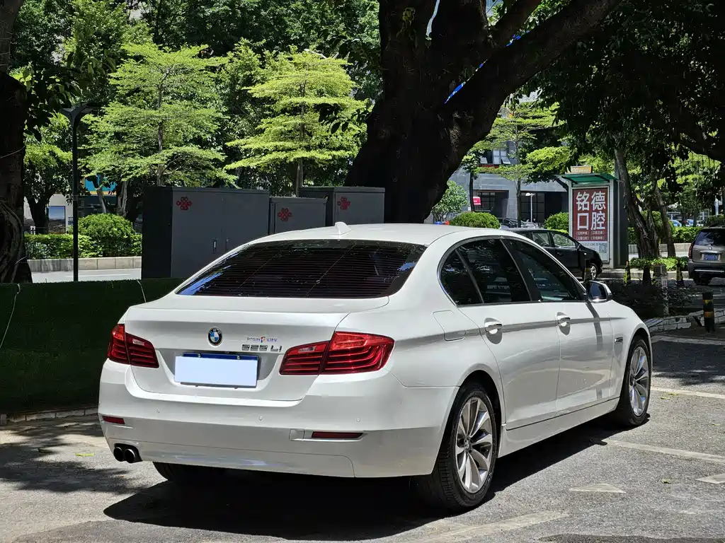 BMW 5 Series 2016 — фото 9