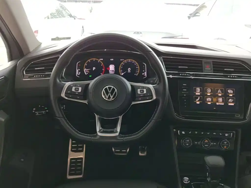 Volkswagen Tiguan L 2021 — фото 11