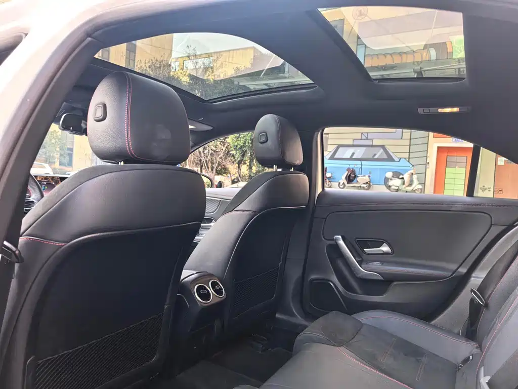 Mercedes-Benz A-Class 2023 — фото 11