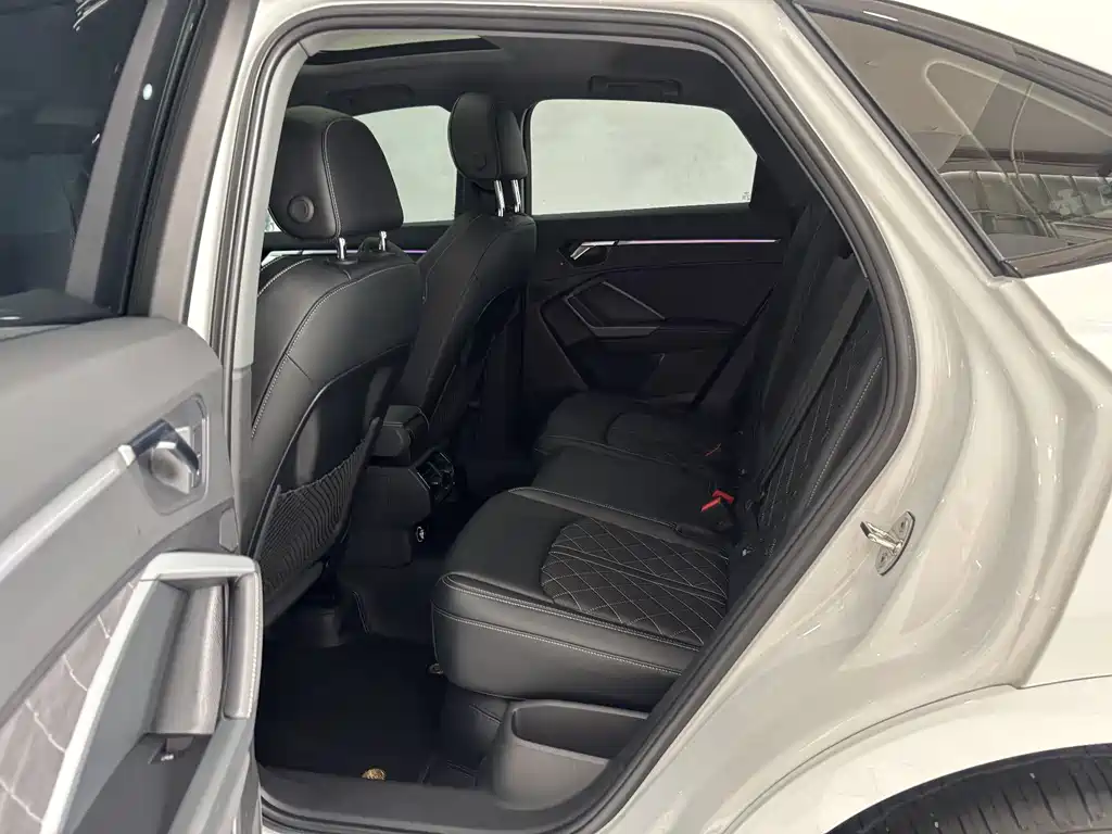 Audi Q3 Sportback 2025 — фото 23