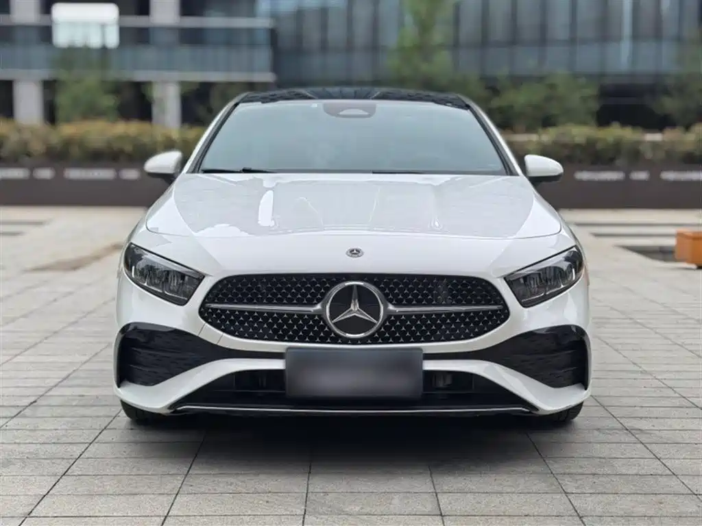 Mercedes-Benz A-Class 2024 — фото 13