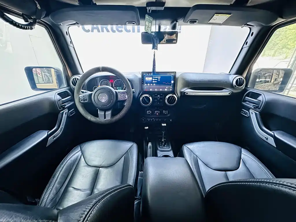 Jeep Wrangler 2015 — фото 8