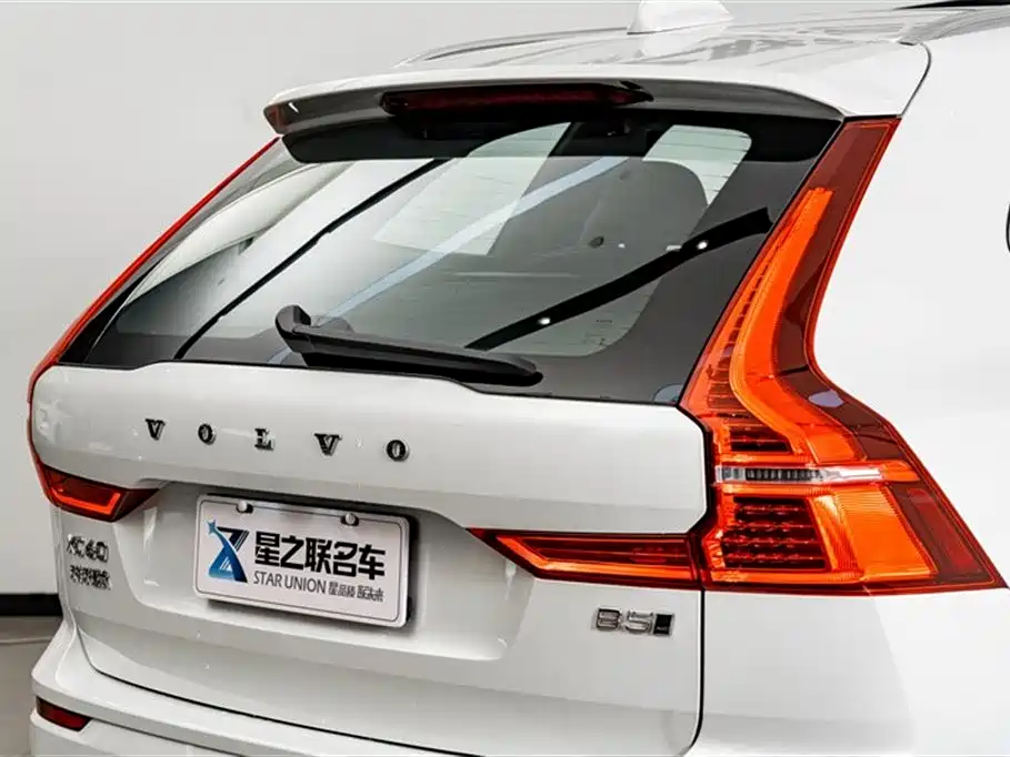 Volvo XC60 2025 — фото 9