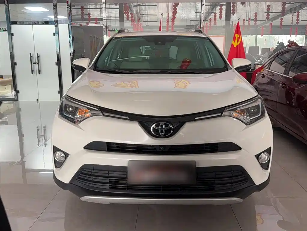 Toyota RAV4 2018 — фото 3