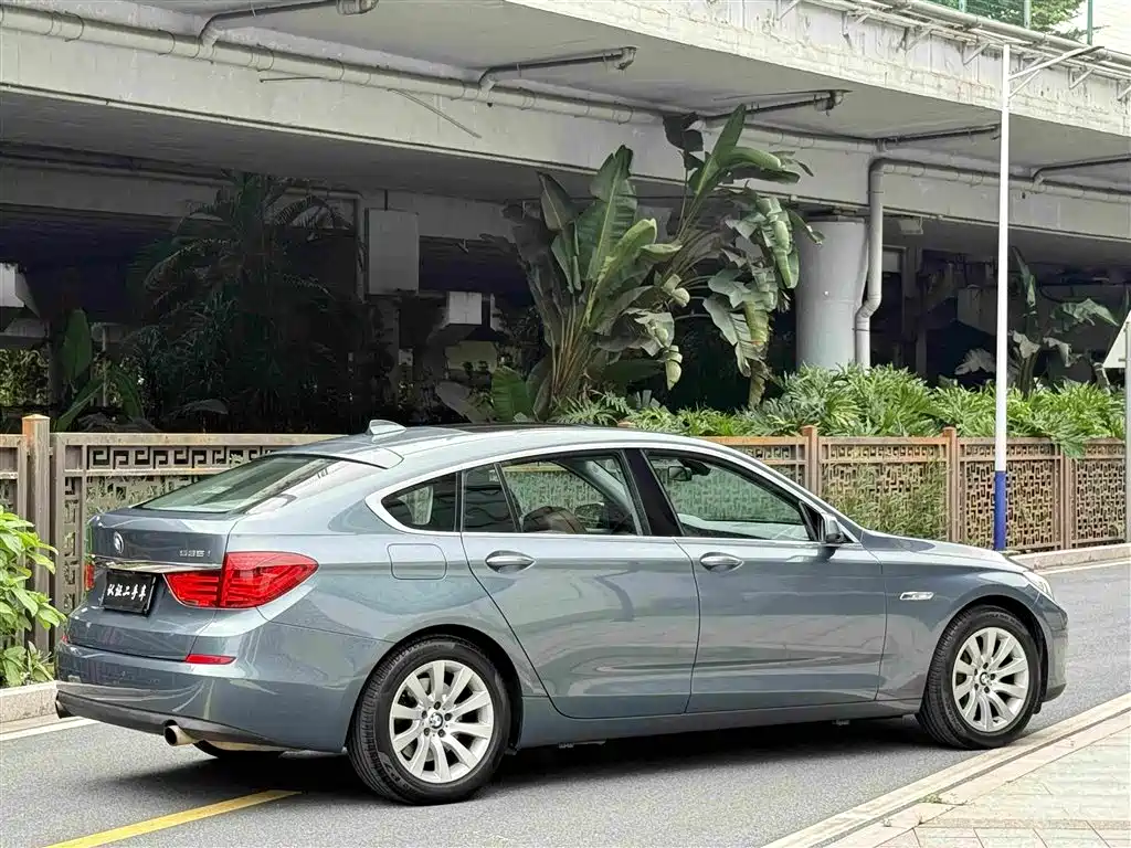 BMW 5 Series GT 2011 — фото 22