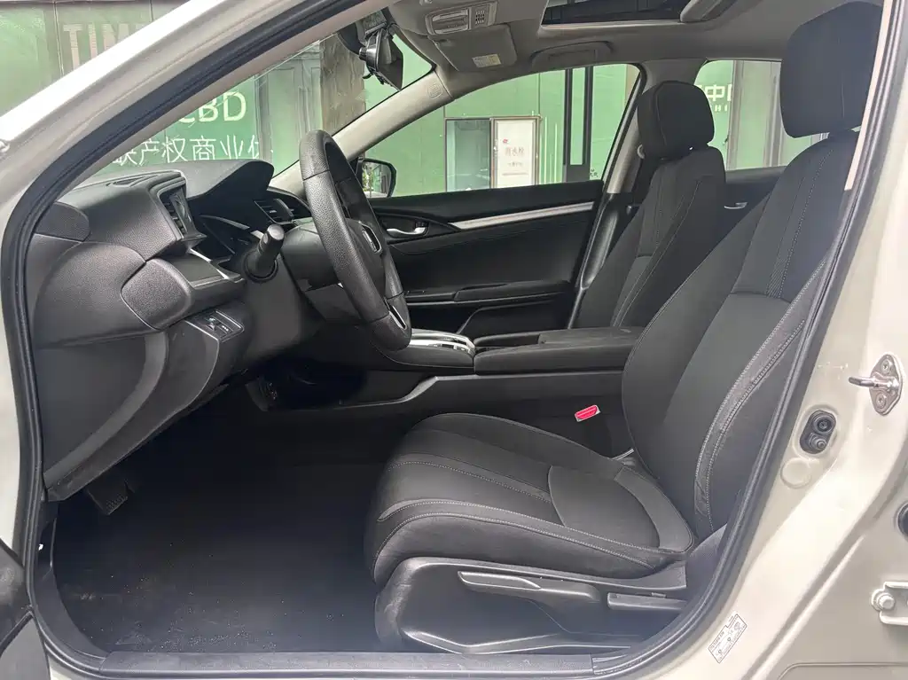 Honda Civic 2018 — фото 10