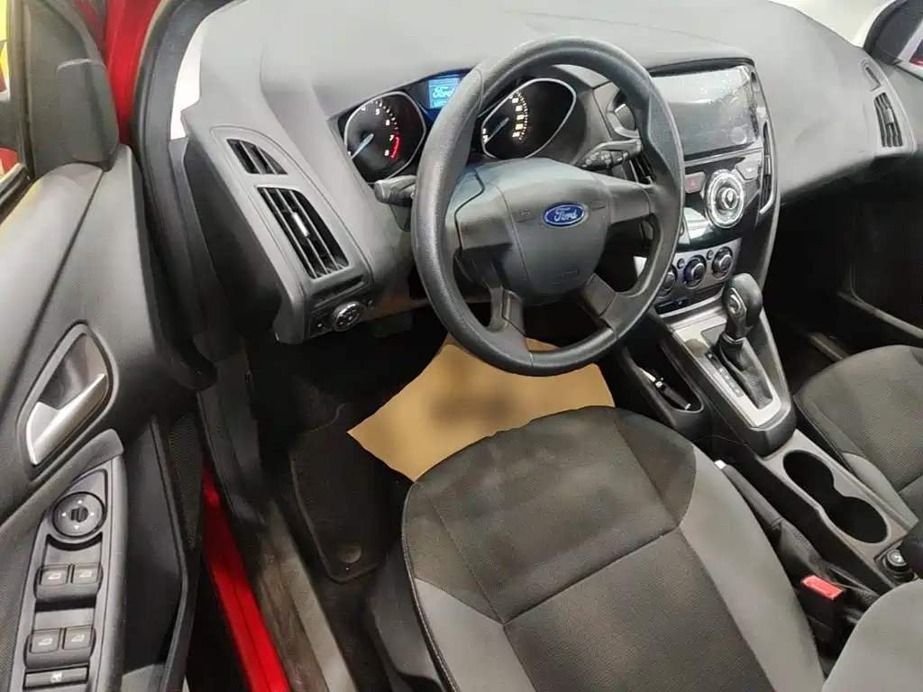 Ford Focus 2015 — фото 16