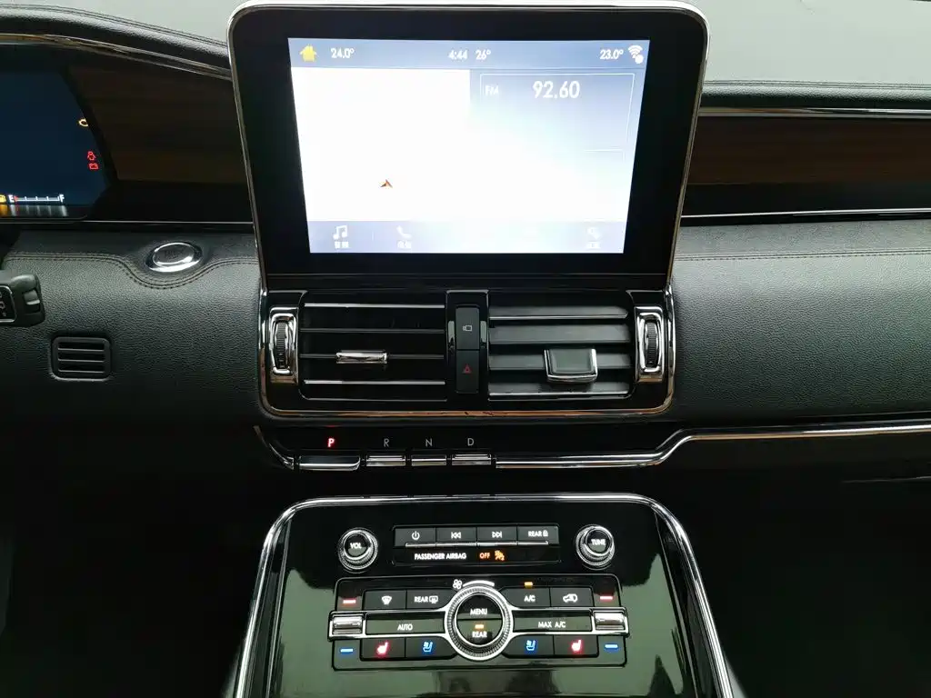 Lincoln Navigator 2019 — фото 12