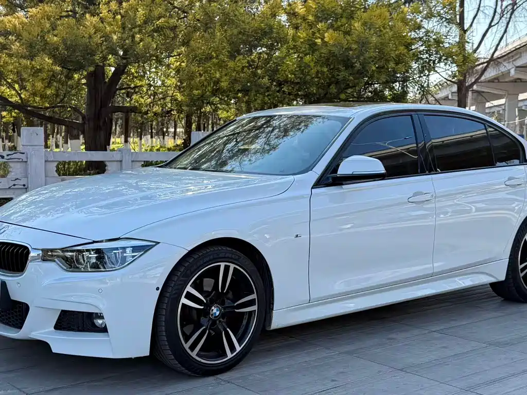 BMW 3 Series 2019 — фото 1