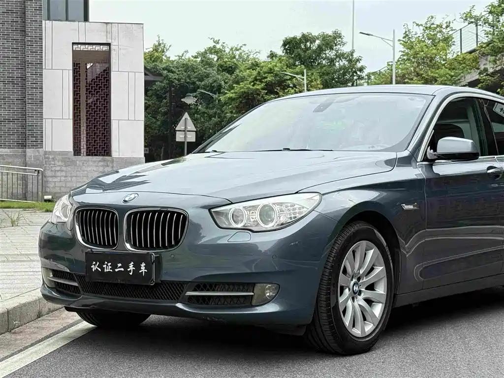 BMW 5 Series GT 2011 — фото 12