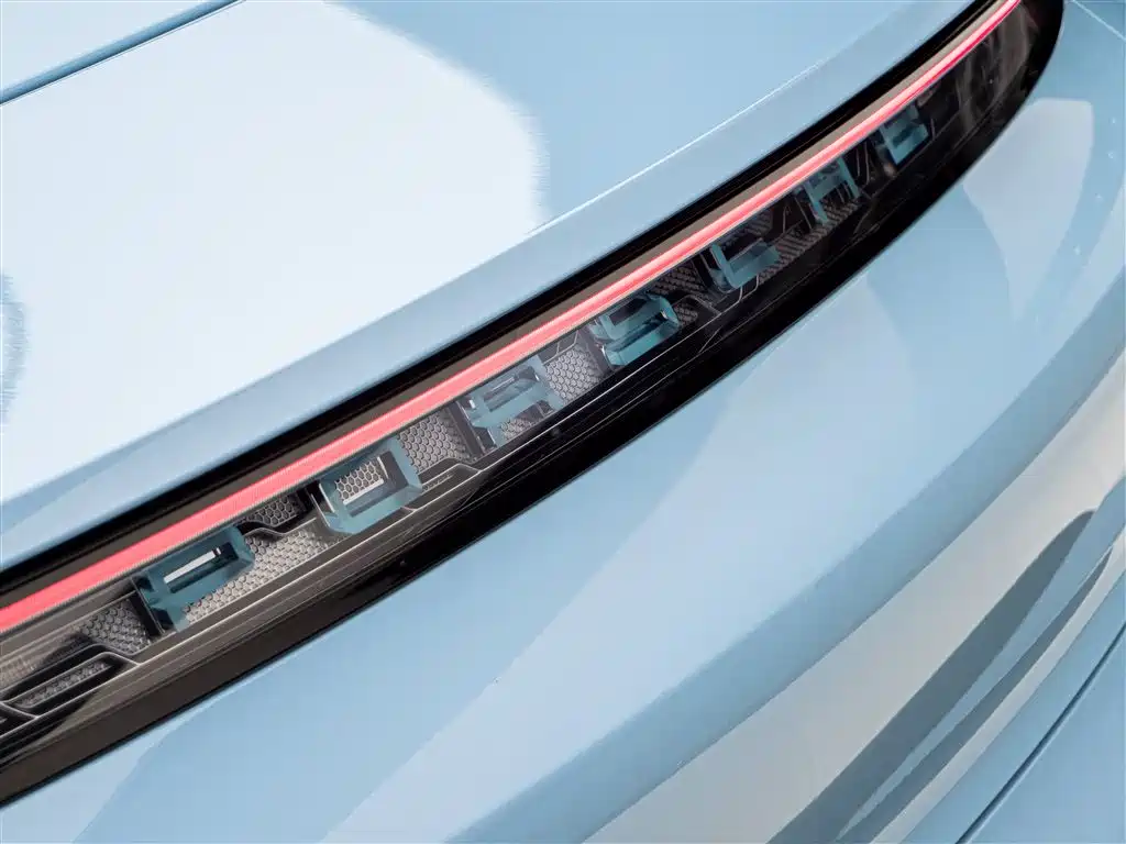 Porsche Taycan 2023 — фото 12