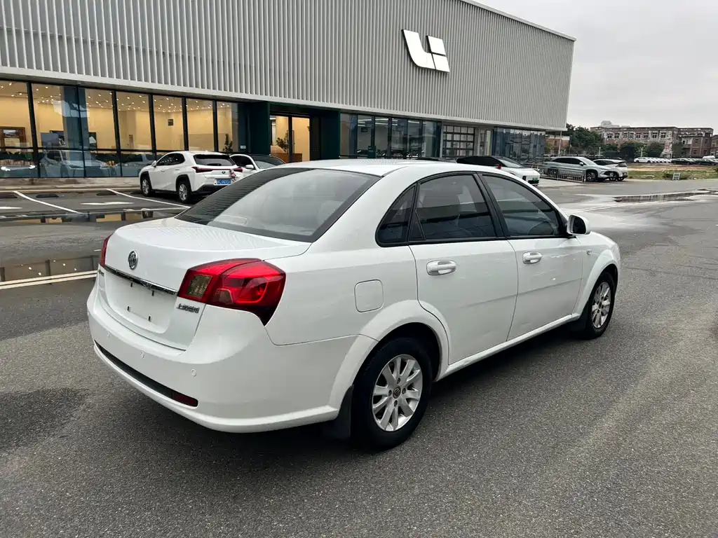 Buick Excelle 2015 — фото 10