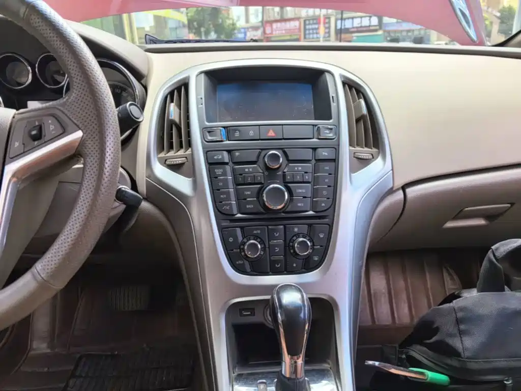 Buick Excelle 2014 — фото 13