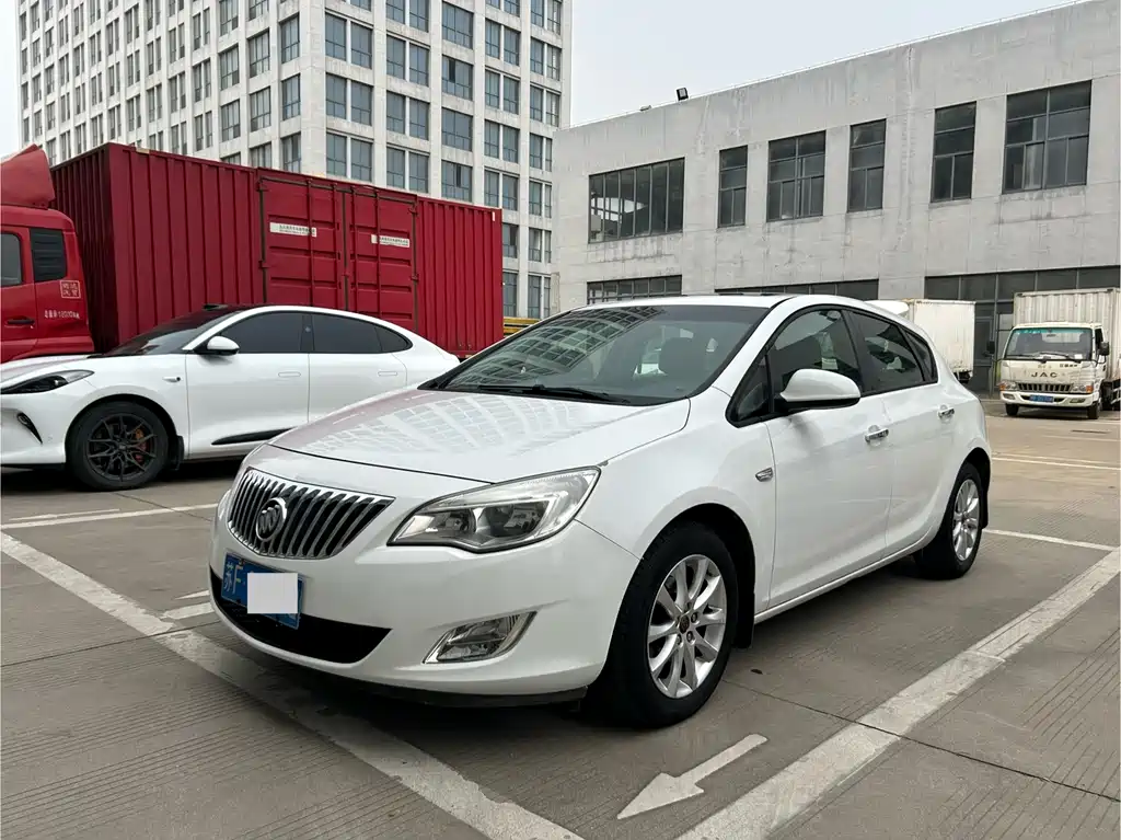 Buick Excelle 2013 — фото 2