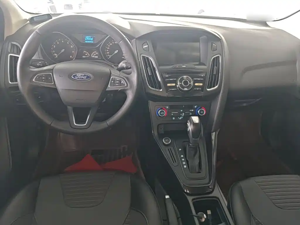 Ford Focus 2017 — фото 10