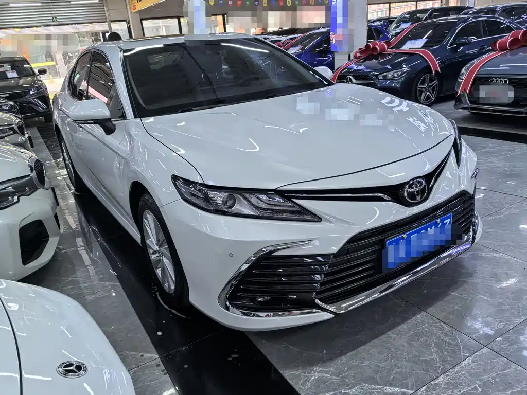Toyota Camry 2023 — фото 3