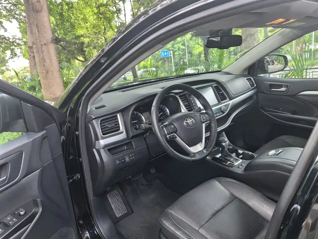 Toyota Highlander 2018 — фото 12