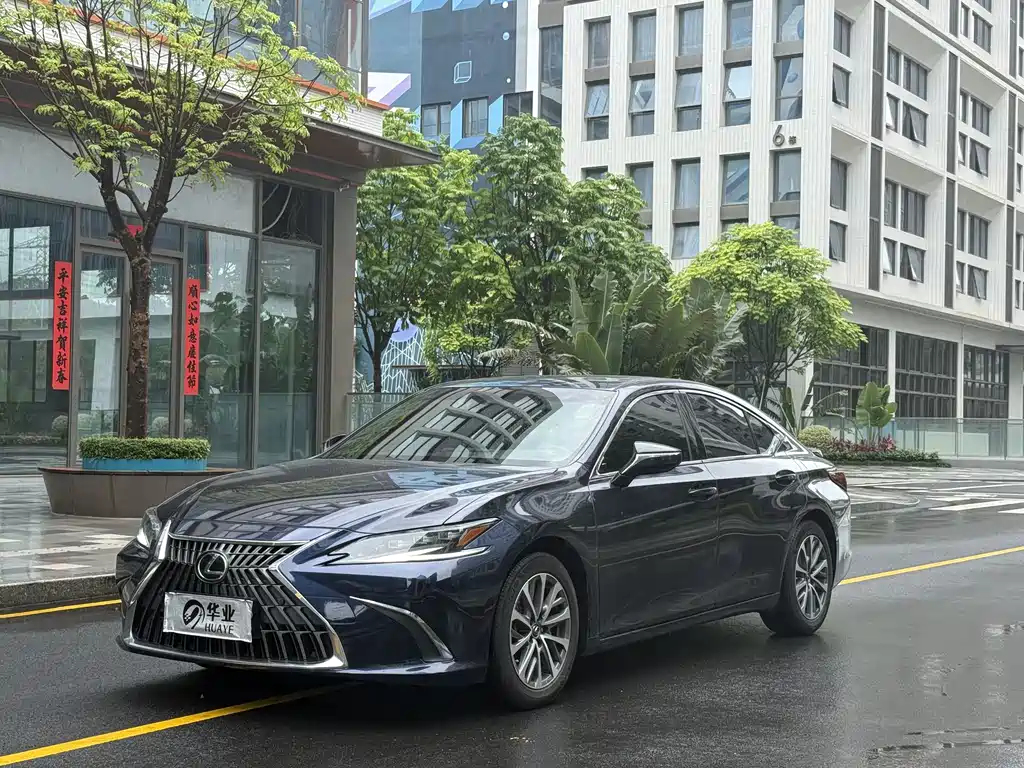 Lexus ES 2023 — фото 1