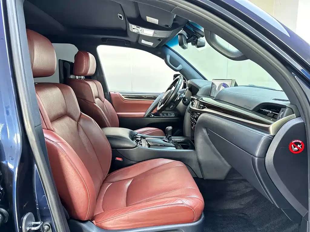 Lexus LX 2018 — фото 12