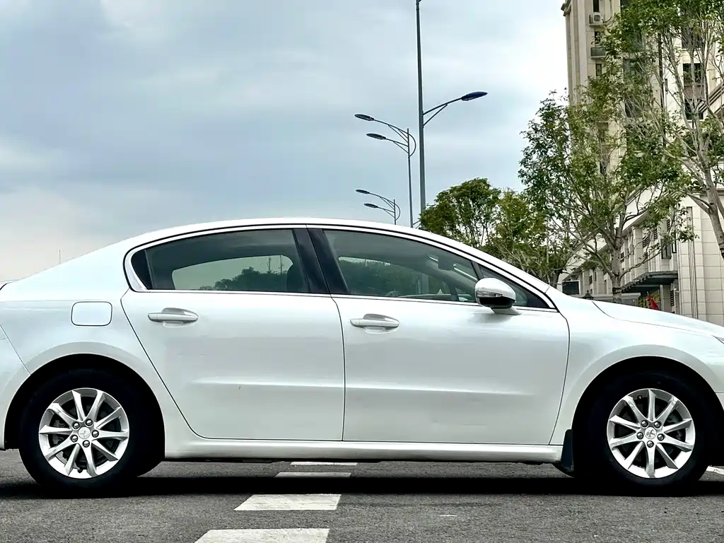 Peugeot 508 2014 — фото 10