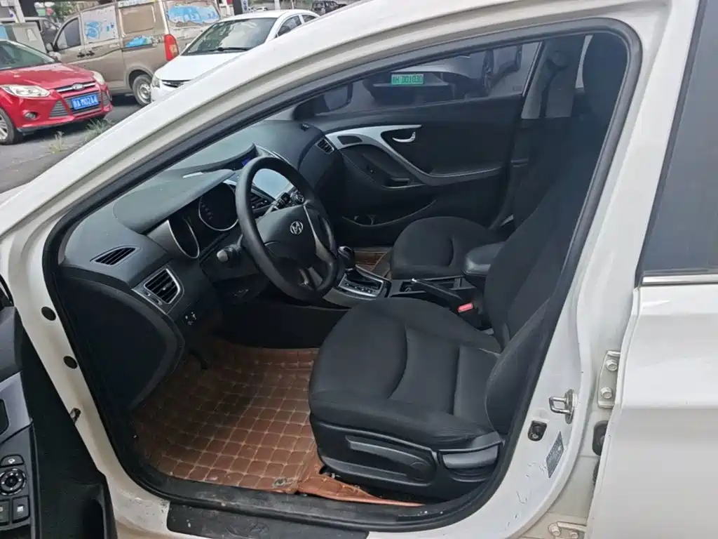 Hyundai Elantra Langdong 2015 — фото 15