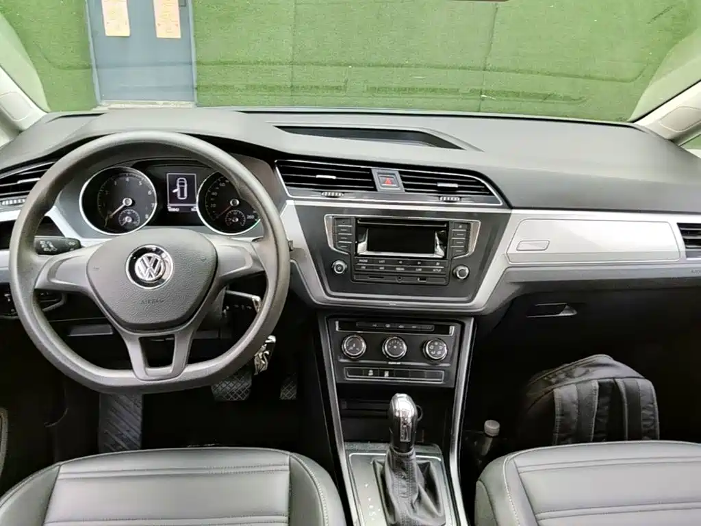 Volkswagen Touran 2019 — фото 10