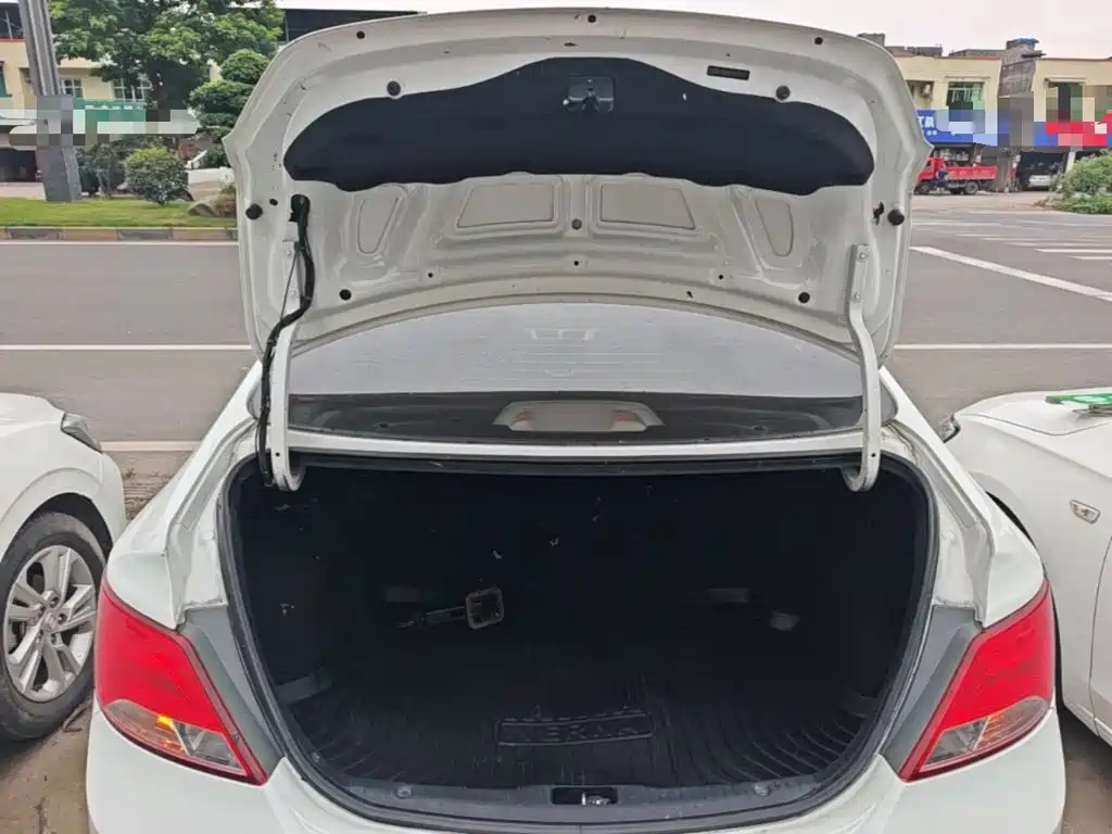 Hyundai Verna 2016 — фото 19