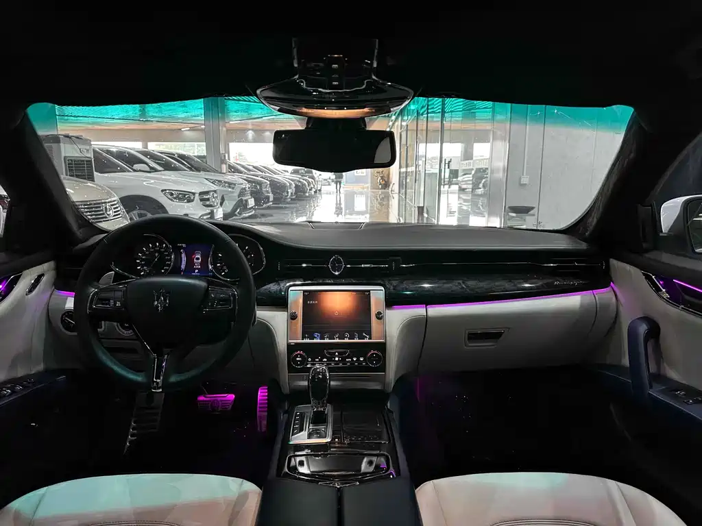 Maserati Quattroporte 2015 — фото 15