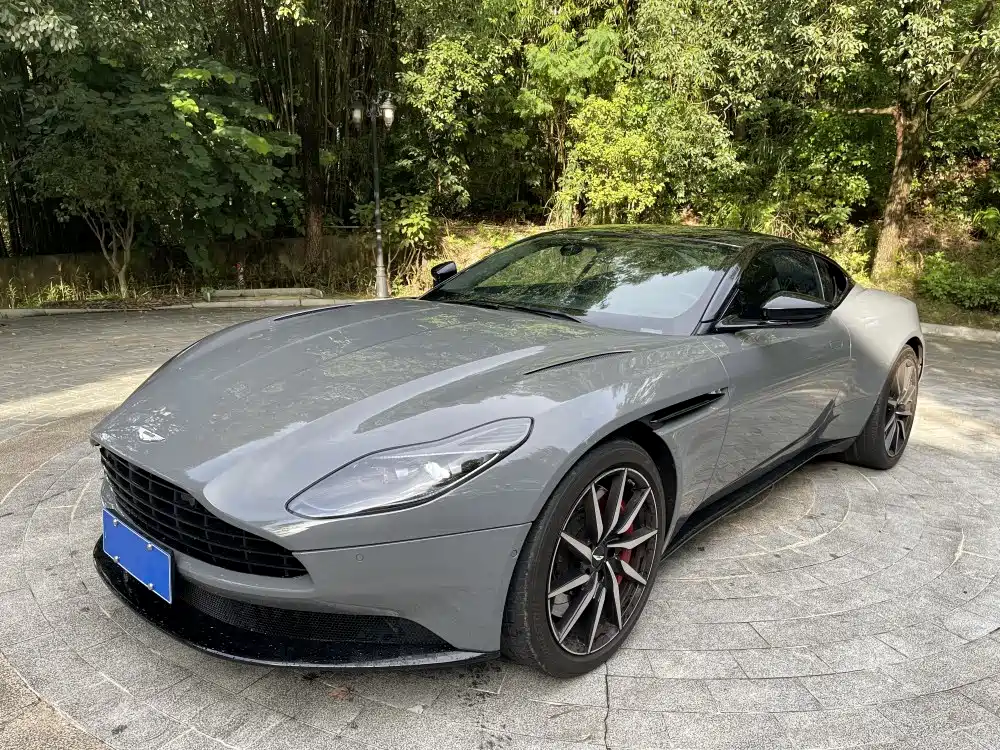 Aston Martin DB11 2019